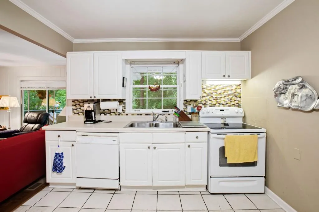 6838 Brandon Mill Road, Sandy Springs, Georgia 30328, 3 Bedrooms Bedrooms, ,2 BathroomsBathrooms,Residential,Sold,6838 Brandon Mill Road,6897987