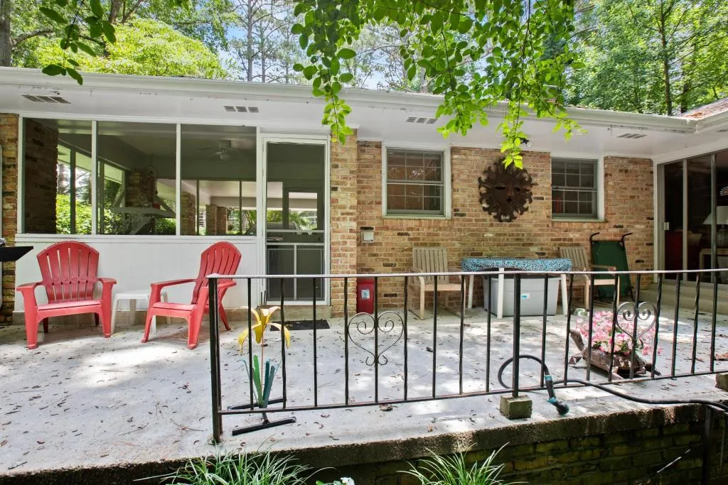 6838 Brandon Mill Road, Sandy Springs, Georgia 30328, 3 Bedrooms Bedrooms, ,2 BathroomsBathrooms,Residential,Sold,6838 Brandon Mill Road,6897987