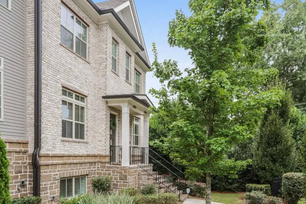 4739 Roswell Road, Atlanta, Georgia 30342, 2 Bedrooms Bedrooms, ,2 BathroomsBathrooms,Residential,Sold,4739 Roswell Road,6804419