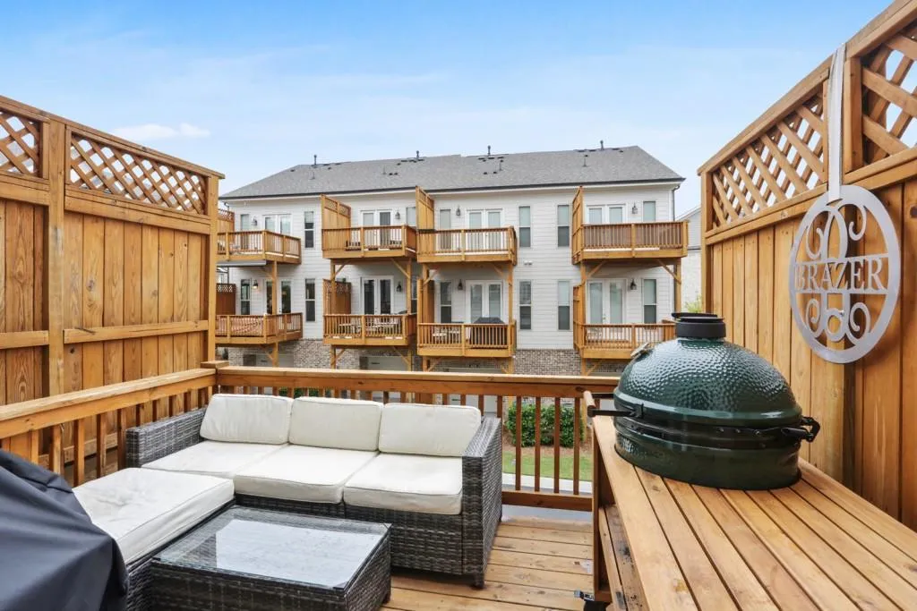 4739 Roswell Road, Atlanta, Georgia 30342, 2 Bedrooms Bedrooms, ,2 BathroomsBathrooms,Residential,Sold,4739 Roswell Road,6804419
