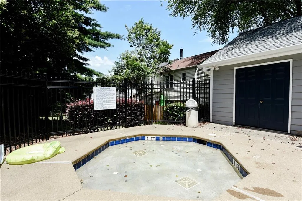 2006 Queen Anne Court, Sandy Springs, Georgia 30350, 2 Bedrooms Bedrooms, ,2 BathroomsBathrooms,Residential,Sold,2006 Queen Anne Court,6585746