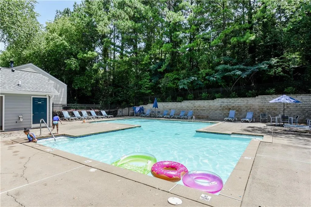 2006 Queen Anne Court, Sandy Springs, Georgia 30350, 2 Bedrooms Bedrooms, ,2 BathroomsBathrooms,Residential,Sold,2006 Queen Anne Court,6585746