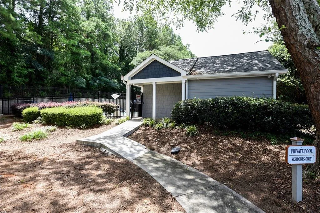2006 Queen Anne Court, Sandy Springs, Georgia 30350, 2 Bedrooms Bedrooms, ,2 BathroomsBathrooms,Residential,Sold,2006 Queen Anne Court,6585746