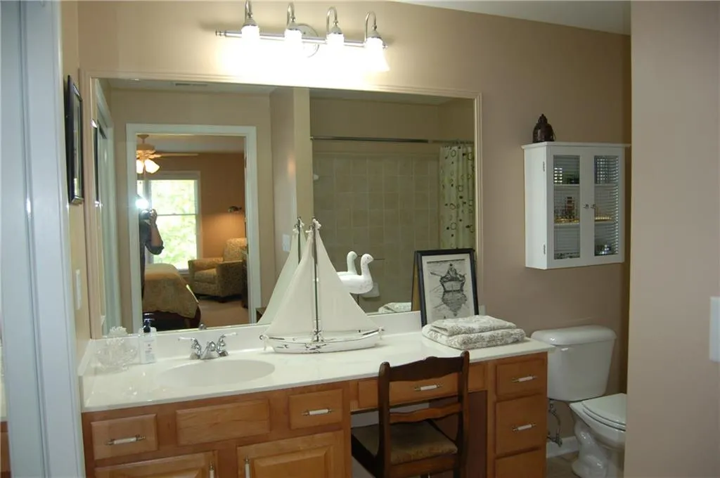 902 Camden Court Unit 902, Atlanta, Georgia 30327, 2 Bedrooms Bedrooms, ,2 BathroomsBathrooms,Residential,Sold,902 Camden Court Unit 902,6005629