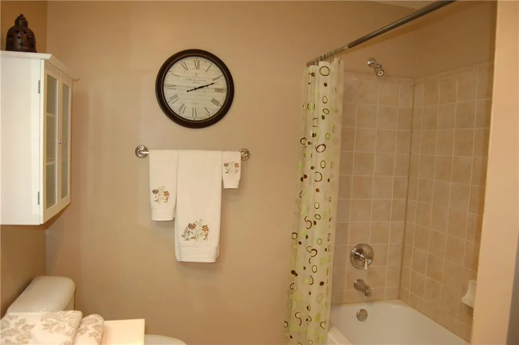 902 Camden Court Unit 902, Atlanta, Georgia 30327, 2 Bedrooms Bedrooms, ,2 BathroomsBathrooms,Residential,Sold,902 Camden Court Unit 902,6005629