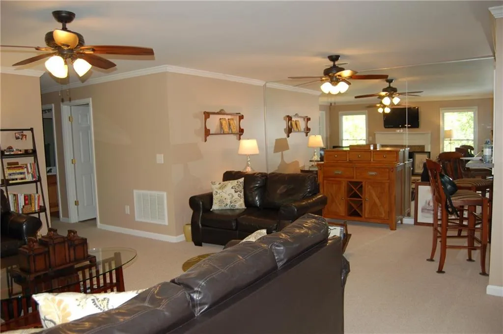 902 Camden Court Unit 902, Atlanta, Georgia 30327, 2 Bedrooms Bedrooms, ,2 BathroomsBathrooms,Residential,Sold,902 Camden Court Unit 902,6005629