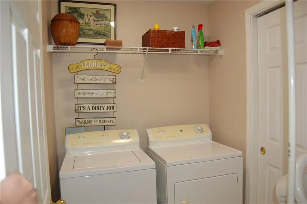 902 Camden Court Unit 902, Atlanta, Georgia 30327, 2 Bedrooms Bedrooms, ,2 BathroomsBathrooms,Residential,Sold,902 Camden Court Unit 902,6005629