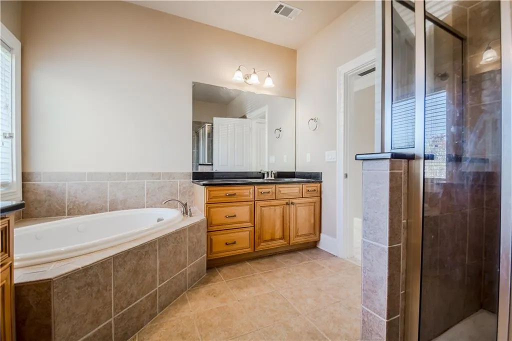 7770gl Glisten Avenue Unit 209, Sandy Springs, Georgia 30328, 3 Bedrooms Bedrooms, ,2 BathroomsBathrooms,Residential,Sold,7770gl Glisten Avenue Unit 209,5929126