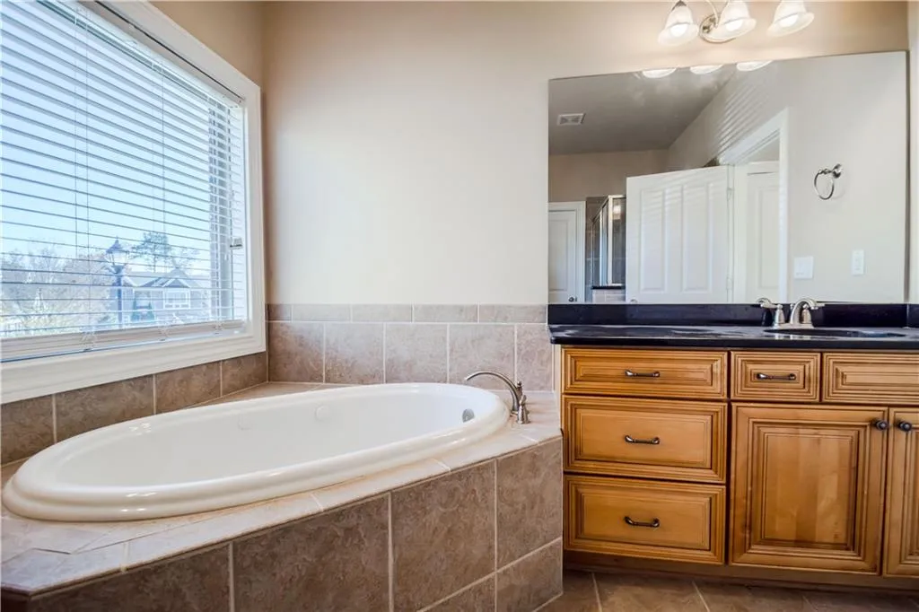 7770gl Glisten Avenue Unit 209, Sandy Springs, Georgia 30328, 3 Bedrooms Bedrooms, ,2 BathroomsBathrooms,Residential,Sold,7770gl Glisten Avenue Unit 209,5929126