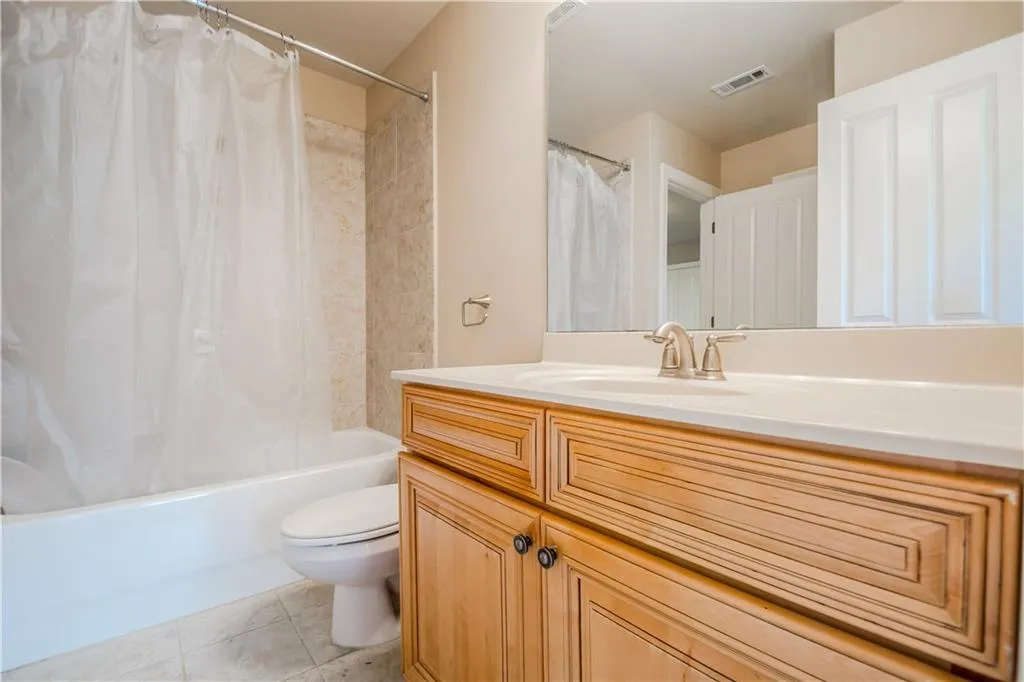 7770gl Glisten Avenue Unit 209, Sandy Springs, Georgia 30328, 3 Bedrooms Bedrooms, ,2 BathroomsBathrooms,Residential,Sold,7770gl Glisten Avenue Unit 209,5929126