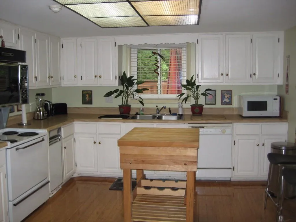 56 Basswood Circle, Sandy Springs, Georgia 30328, 3 Bedrooms Bedrooms, ,2 BathroomsBathrooms,Residential,Sold,56 Basswood Circle,5593872