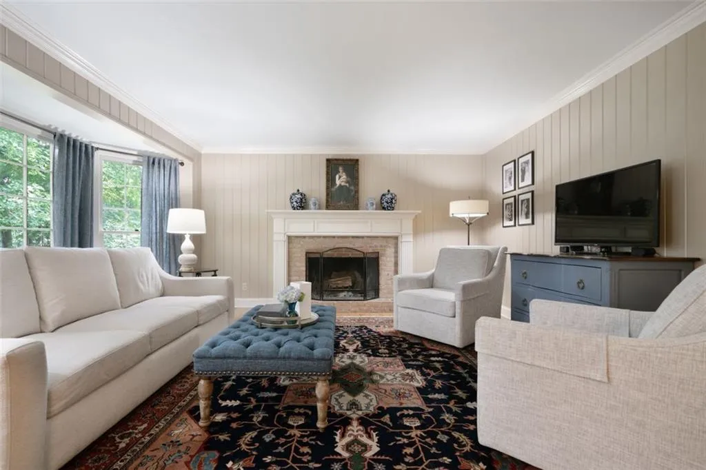 7095 Glenridge Drive, Atlanta, Georgia 30328, 4 Bedrooms Bedrooms, ,2 BathroomsBathrooms,Residential,Sold,7095 Glenridge Drive,6914982