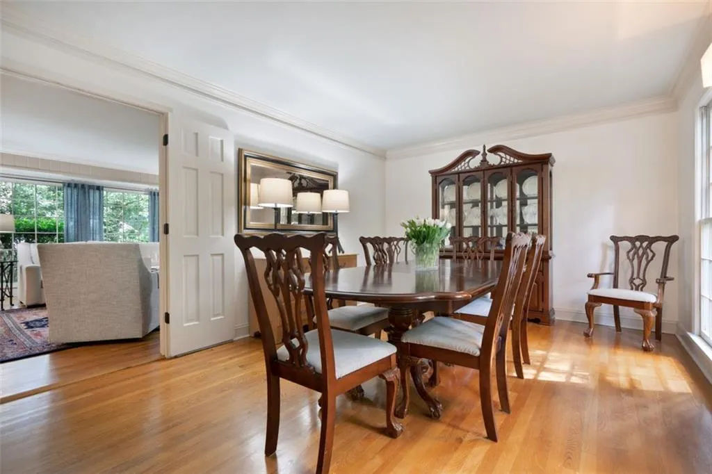 7095 Glenridge Drive, Atlanta, Georgia 30328, 4 Bedrooms Bedrooms, ,2 BathroomsBathrooms,Residential,Sold,7095 Glenridge Drive,6914982