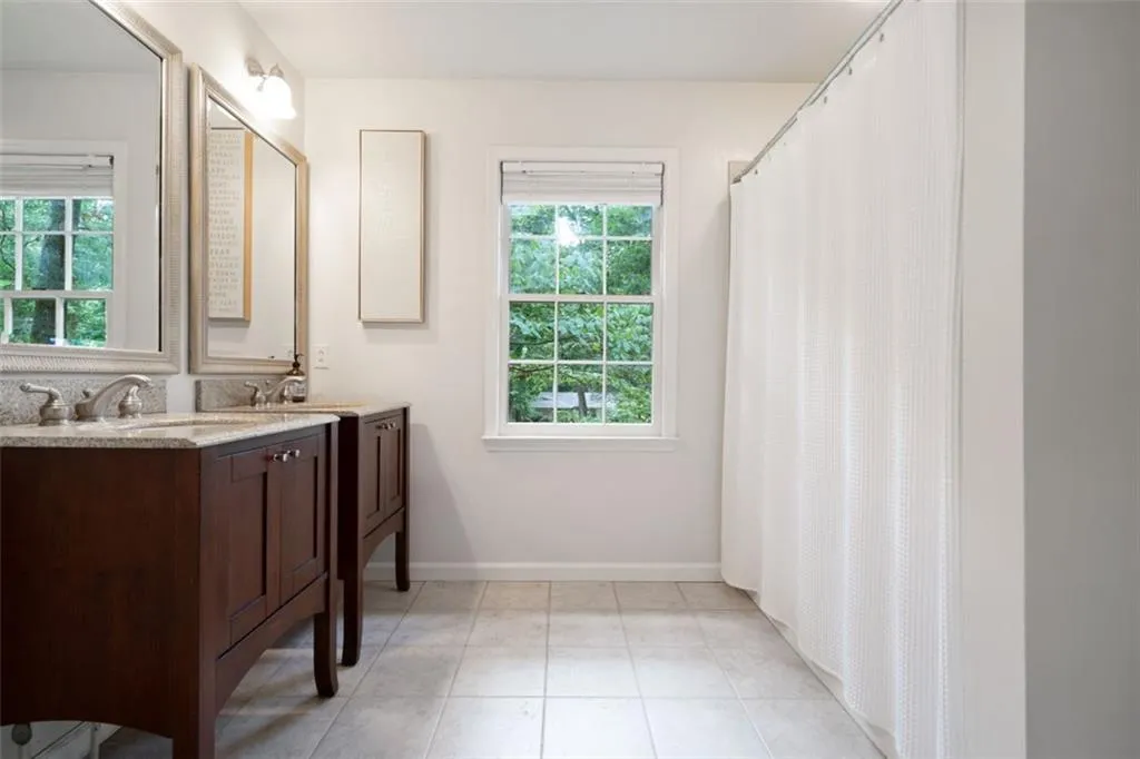 7095 Glenridge Drive, Atlanta, Georgia 30328, 4 Bedrooms Bedrooms, ,2 BathroomsBathrooms,Residential,Sold,7095 Glenridge Drive,6914982