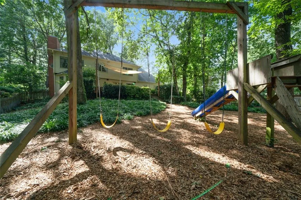 7095 Glenridge Drive, Atlanta, Georgia 30328, 4 Bedrooms Bedrooms, ,2 BathroomsBathrooms,Residential,Sold,7095 Glenridge Drive,6914982