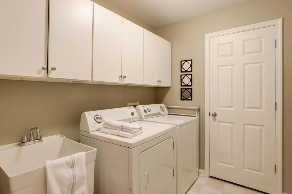 7265 Village Creek Trace, Sandy Springs, Georgia 30328, 4 Bedrooms Bedrooms, ,3 BathroomsBathrooms,Residential,Sold,7265 Village Creek Trace,5994573