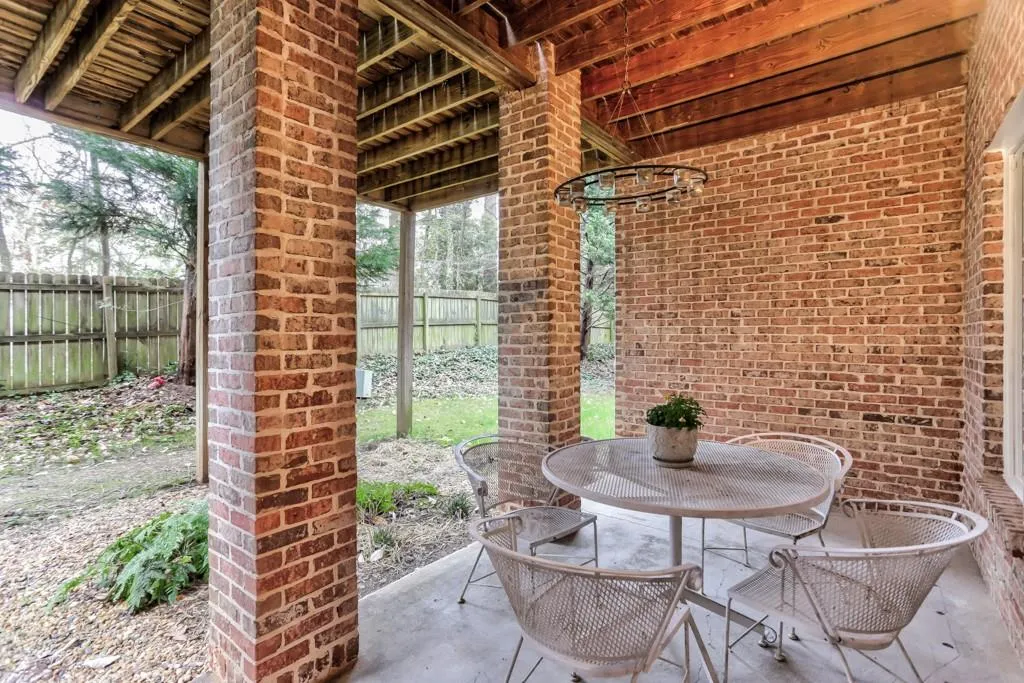 7265 Village Creek Trace, Sandy Springs, Georgia 30328, 4 Bedrooms Bedrooms, ,3 BathroomsBathrooms,Residential,Sold,7265 Village Creek Trace,5994573