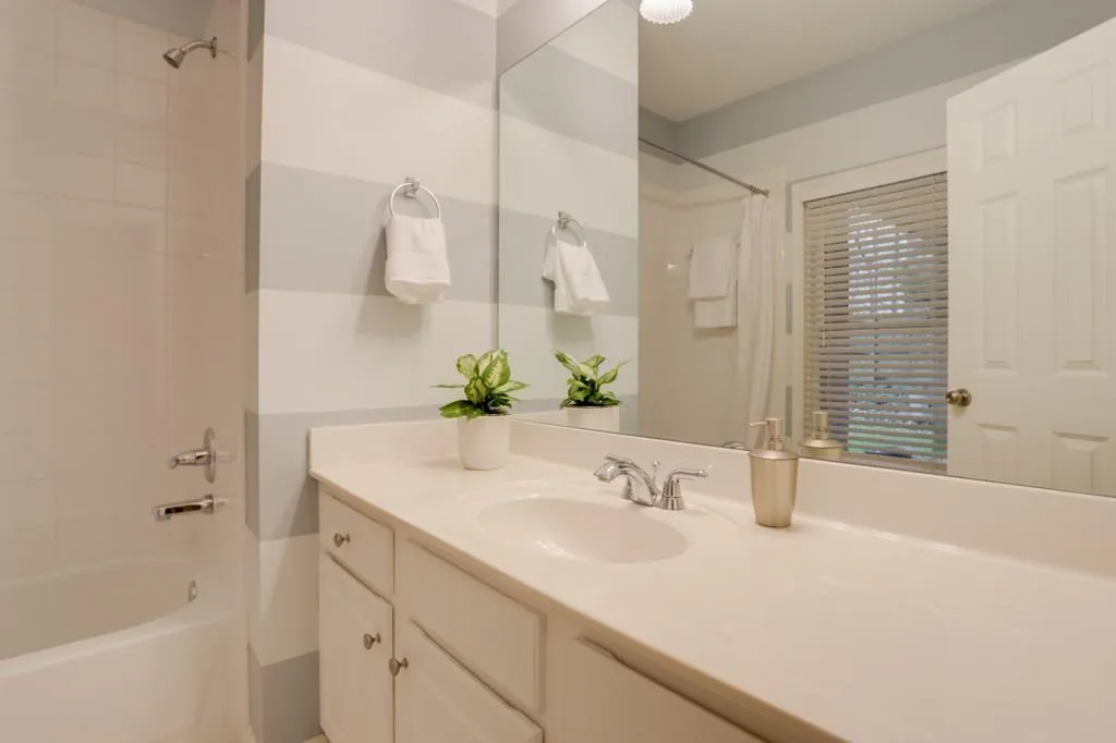 7265 Village Creek Trace, Sandy Springs, Georgia 30328, 4 Bedrooms Bedrooms, ,3 BathroomsBathrooms,Residential,Sold,7265 Village Creek Trace,5994573