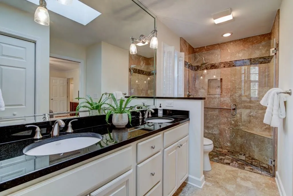 770 Edgewater Trail, Sandy Springs, Georgia 30328, 5 Bedrooms Bedrooms, ,3 BathroomsBathrooms,Residential,Sold,770 Edgewater Trail,6102682