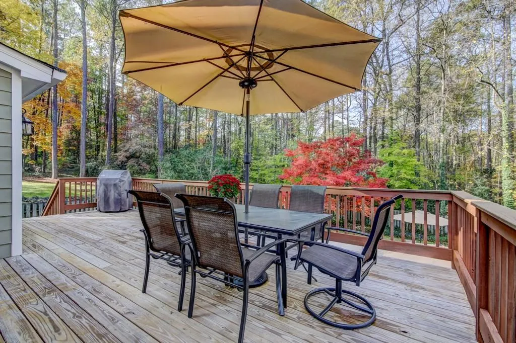 770 Edgewater Trail, Sandy Springs, Georgia 30328, 5 Bedrooms Bedrooms, ,3 BathroomsBathrooms,Residential,Sold,770 Edgewater Trail,6102682