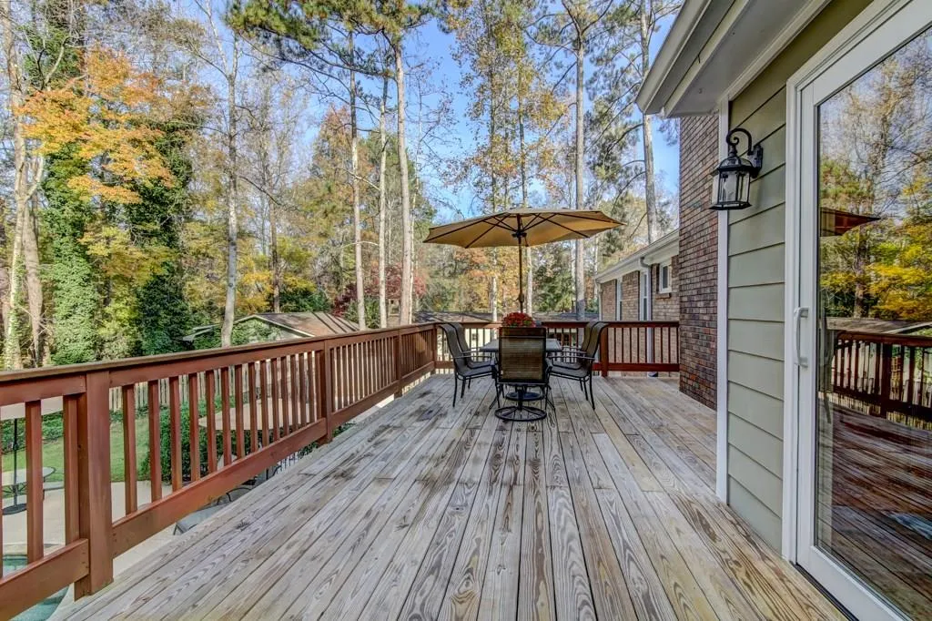 770 Edgewater Trail, Sandy Springs, Georgia 30328, 5 Bedrooms Bedrooms, ,3 BathroomsBathrooms,Residential,Sold,770 Edgewater Trail,6102682