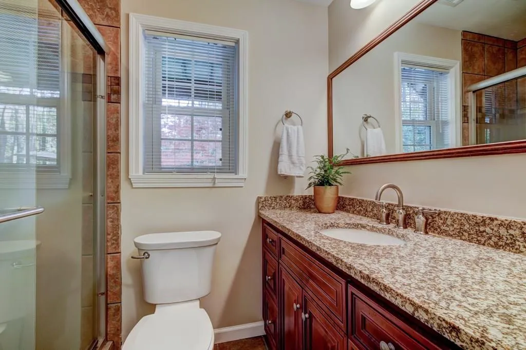 770 Edgewater Trail, Sandy Springs, Georgia 30328, 5 Bedrooms Bedrooms, ,3 BathroomsBathrooms,Residential,Sold,770 Edgewater Trail,6102682