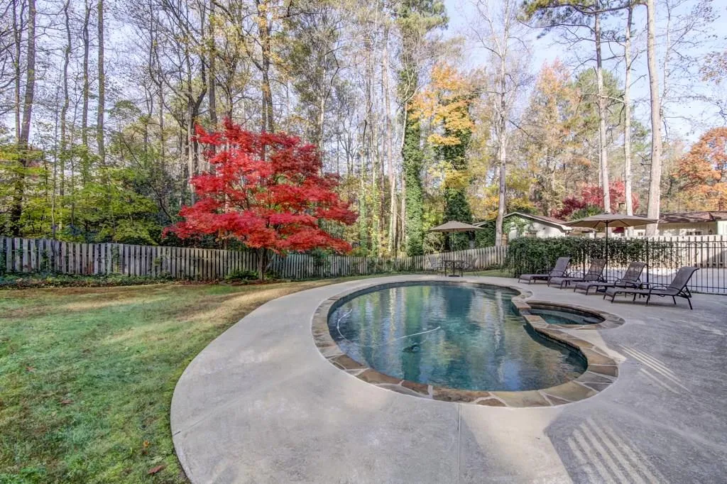 770 Edgewater Trail, Sandy Springs, Georgia 30328, 5 Bedrooms Bedrooms, ,3 BathroomsBathrooms,Residential,Sold,770 Edgewater Trail,6102682