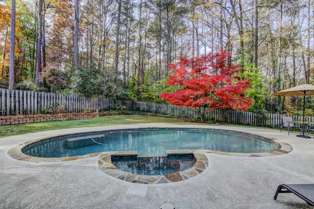 770 Edgewater Trail, Sandy Springs, Georgia 30328, 5 Bedrooms Bedrooms, ,3 BathroomsBathrooms,Residential,Sold,770 Edgewater Trail,6102682