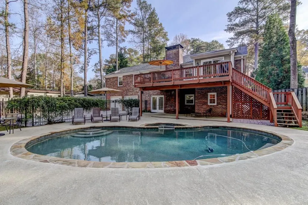 770 Edgewater Trail, Sandy Springs, Georgia 30328, 5 Bedrooms Bedrooms, ,3 BathroomsBathrooms,Residential,Sold,770 Edgewater Trail,6102682