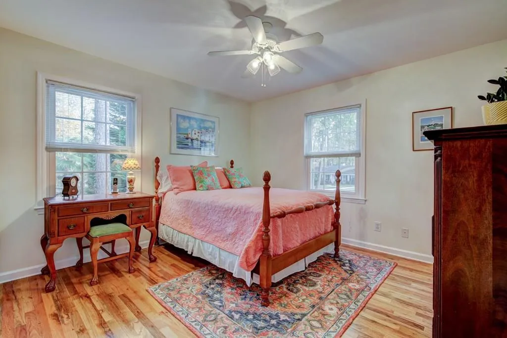 770 Edgewater Trail, Sandy Springs, Georgia 30328, 5 Bedrooms Bedrooms, ,3 BathroomsBathrooms,Residential,Sold,770 Edgewater Trail,6102682