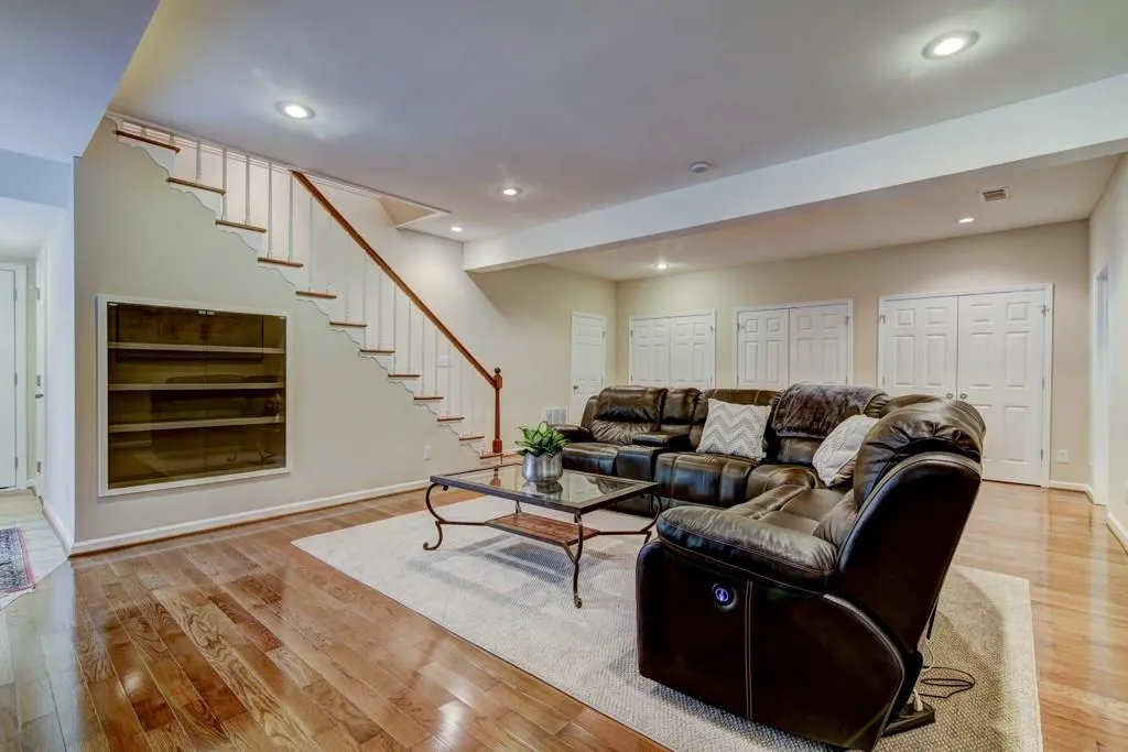 770 Edgewater Trail, Sandy Springs, Georgia 30328, 5 Bedrooms Bedrooms, ,3 BathroomsBathrooms,Residential,Sold,770 Edgewater Trail,6102682