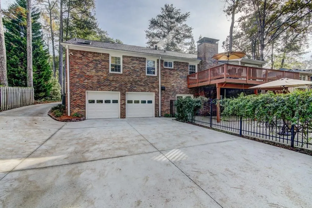 770 Edgewater Trail, Sandy Springs, Georgia 30328, 5 Bedrooms Bedrooms, ,3 BathroomsBathrooms,Residential,Sold,770 Edgewater Trail,6102682