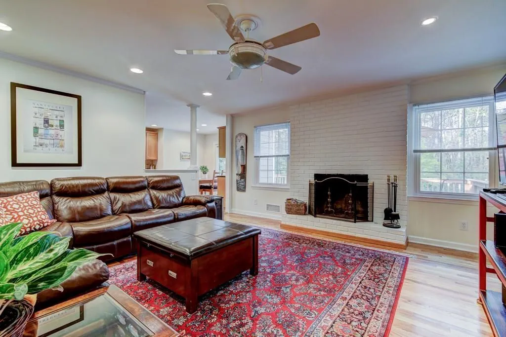 770 Edgewater Trail, Sandy Springs, Georgia 30328, 5 Bedrooms Bedrooms, ,3 BathroomsBathrooms,Residential,Sold,770 Edgewater Trail,6102682