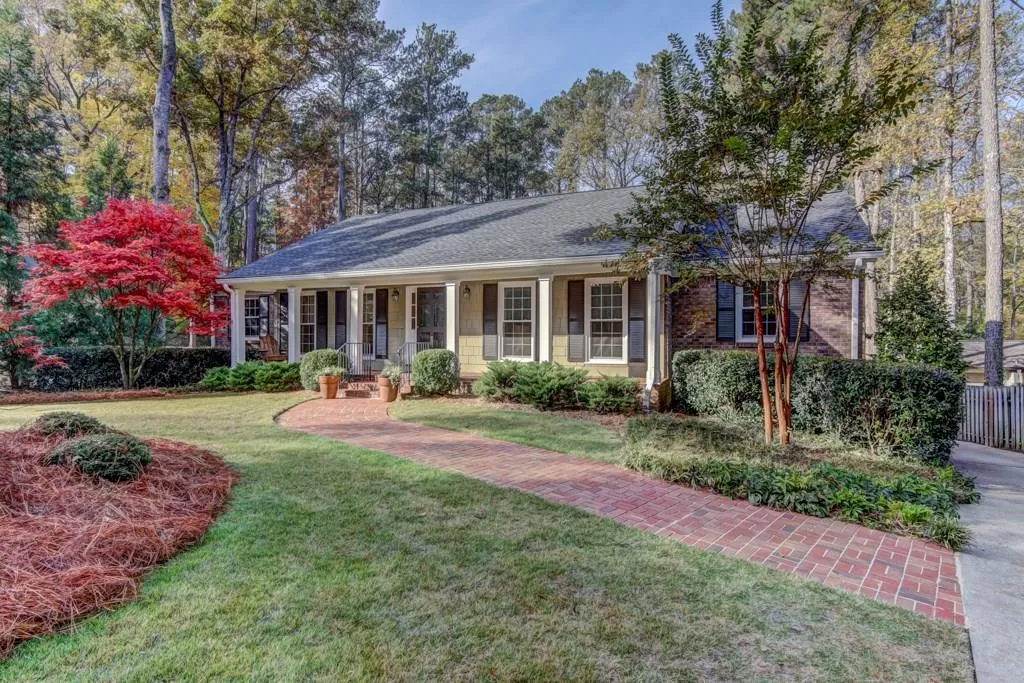 770 Edgewater Trail, Sandy Springs, Georgia 30328, 5 Bedrooms Bedrooms, ,3 BathroomsBathrooms,Residential,Sold,770 Edgewater Trail,6102682