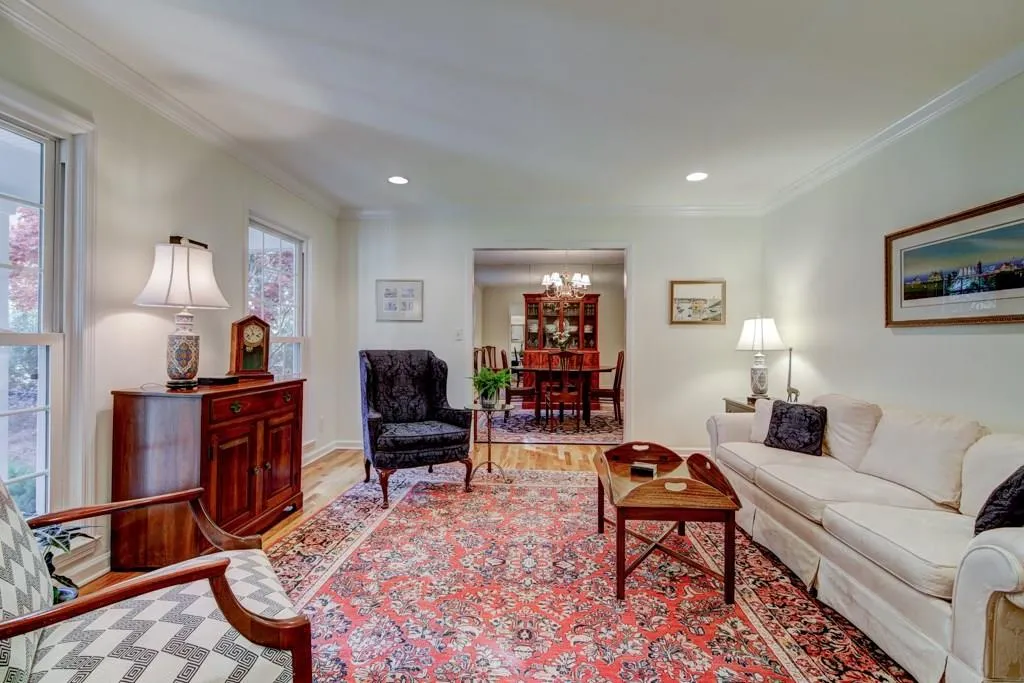 770 Edgewater Trail, Sandy Springs, Georgia 30328, 5 Bedrooms Bedrooms, ,3 BathroomsBathrooms,Residential,Sold,770 Edgewater Trail,6102682