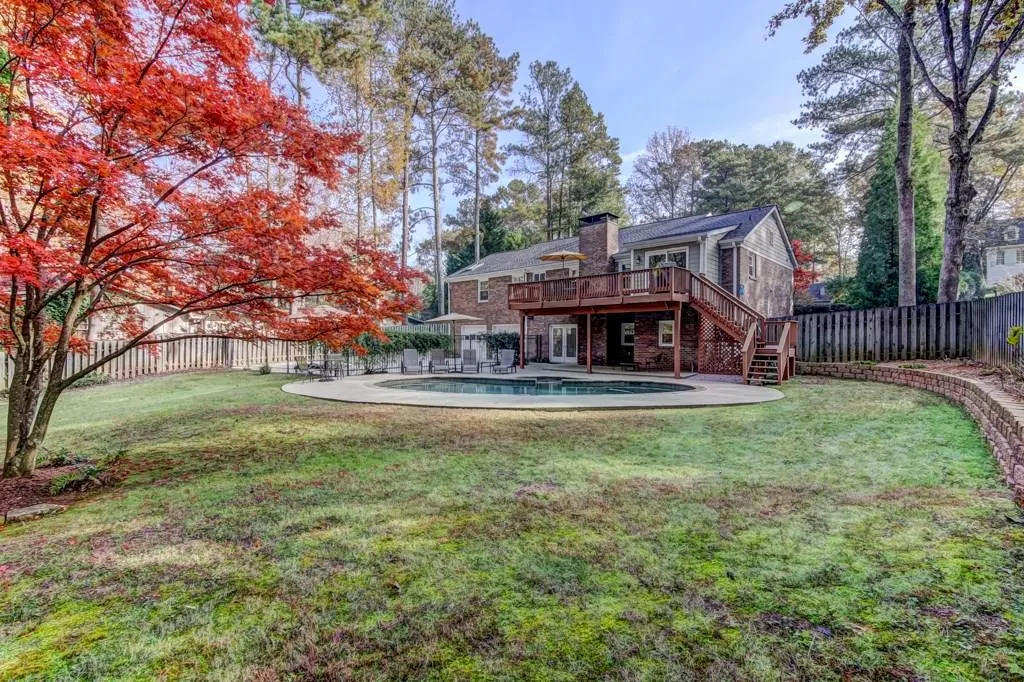 770 Edgewater Trail, Sandy Springs, Georgia 30328, 5 Bedrooms Bedrooms, ,3 BathroomsBathrooms,Residential,Sold,770 Edgewater Trail,6102682
