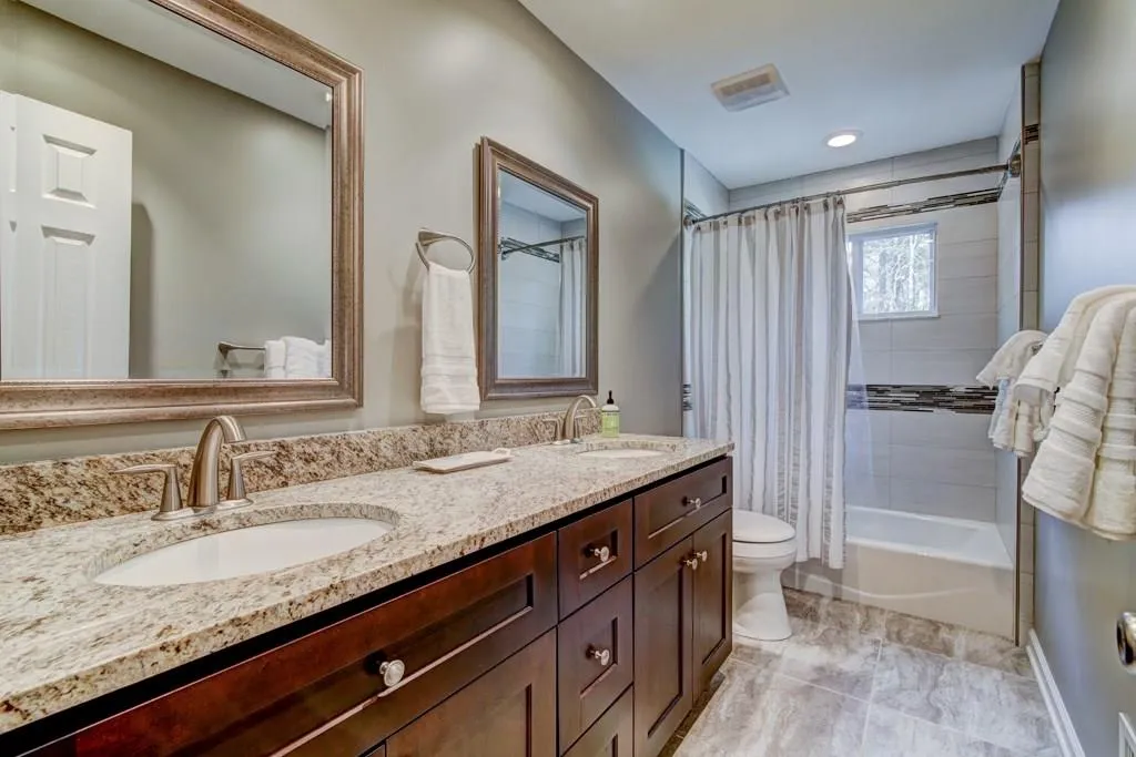 770 Edgewater Trail, Sandy Springs, Georgia 30328, 5 Bedrooms Bedrooms, ,3 BathroomsBathrooms,Residential,Sold,770 Edgewater Trail,6102682