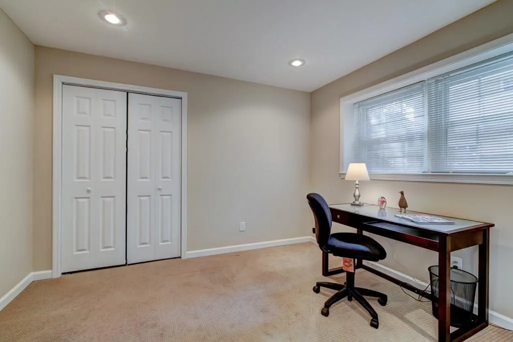 770 Edgewater Trail, Sandy Springs, Georgia 30328, 5 Bedrooms Bedrooms, ,3 BathroomsBathrooms,Residential,Sold,770 Edgewater Trail,6102682