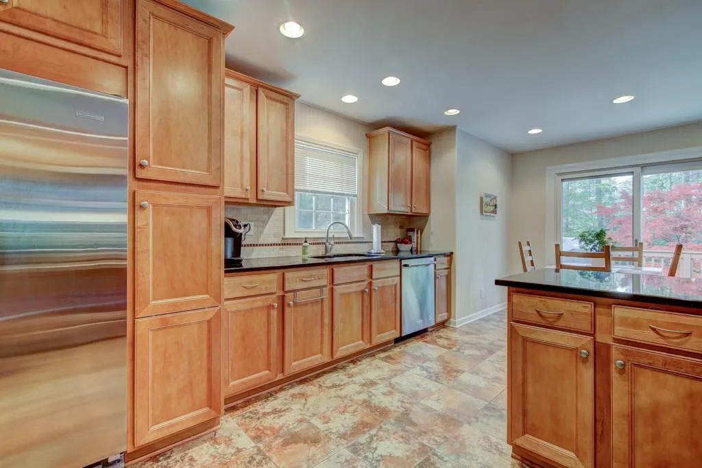 770 Edgewater Trail, Sandy Springs, Georgia 30328, 5 Bedrooms Bedrooms, ,3 BathroomsBathrooms,Residential,Sold,770 Edgewater Trail,6102682