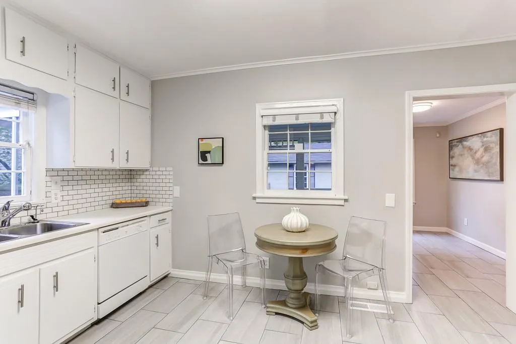 126 Spruell Springs Road, Sandy Springs, Georgia 30342, 3 Bedrooms Bedrooms, ,2 BathroomsBathrooms,Residential,Sold,126 Spruell Springs Road,6534367