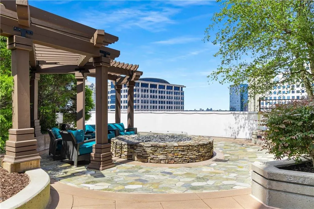 3324 Peachtree Road Ne Unit 1419, Atlanta, Georgia 30326, 2 Bedrooms Bedrooms, ,2 BathroomsBathrooms,Residential,For Sale,3324 Peachtree Road Ne Unit 1419,7637982