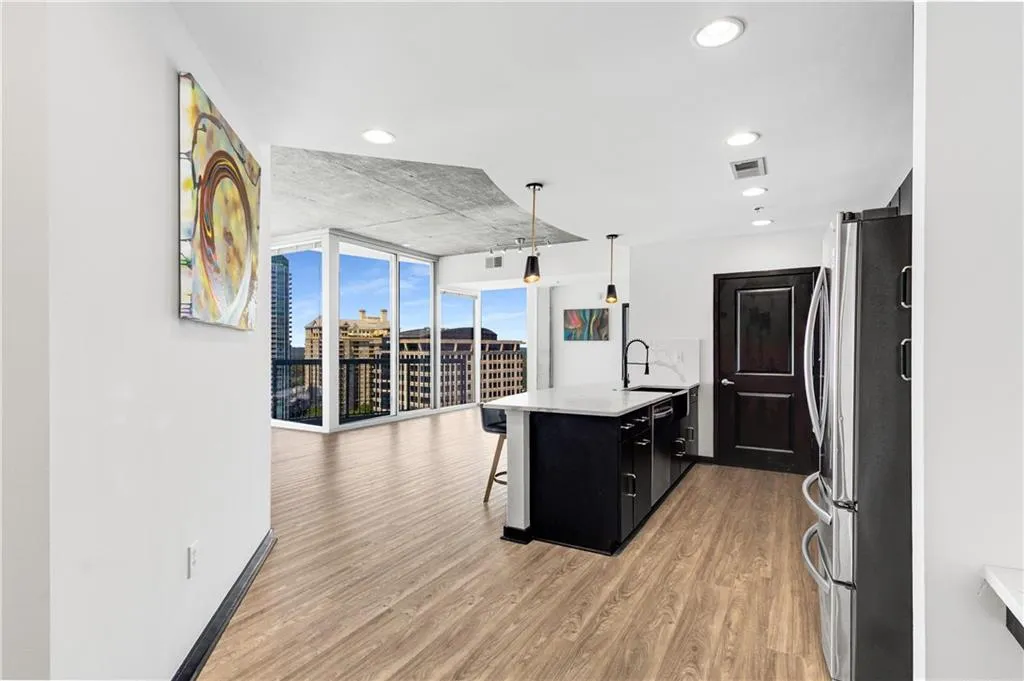 3324 Peachtree Road Ne Unit 1419, Atlanta, Georgia 30326, 2 Bedrooms Bedrooms, ,2 BathroomsBathrooms,Residential,For Sale,3324 Peachtree Road Ne Unit 1419,7637982