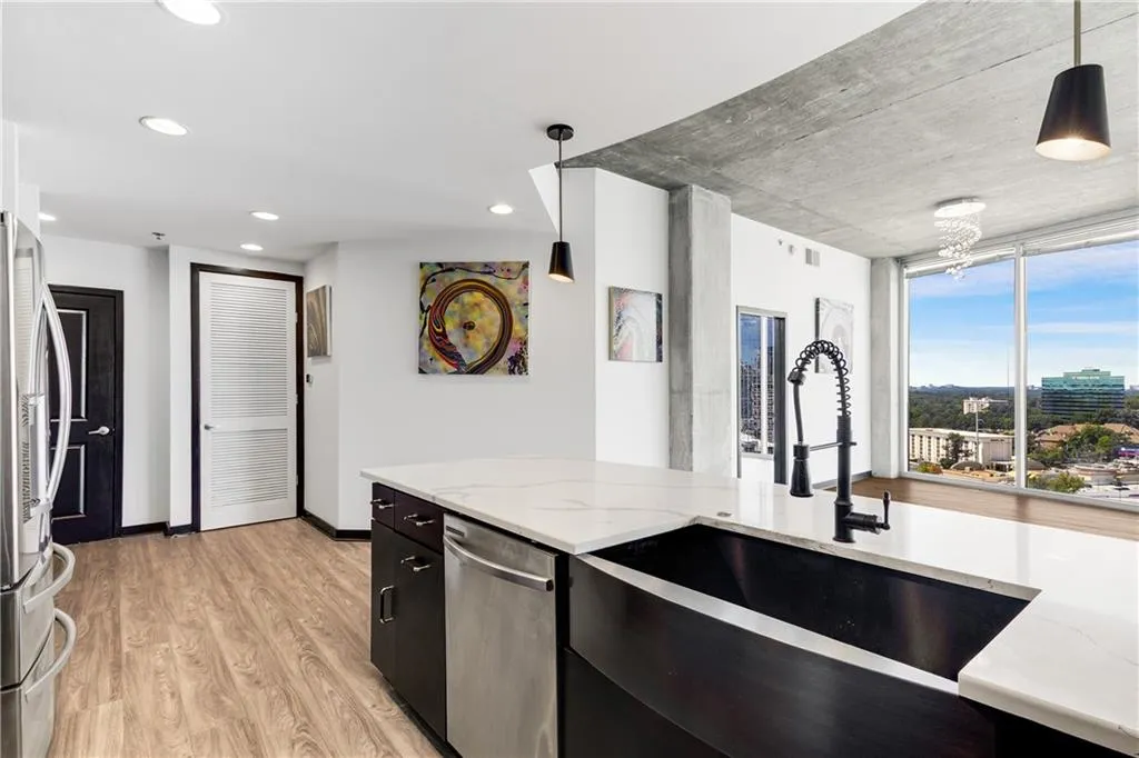 3324 Peachtree Road Ne Unit 1419, Atlanta, Georgia 30326, 2 Bedrooms Bedrooms, ,2 BathroomsBathrooms,Residential,For Sale,3324 Peachtree Road Ne Unit 1419,7637982