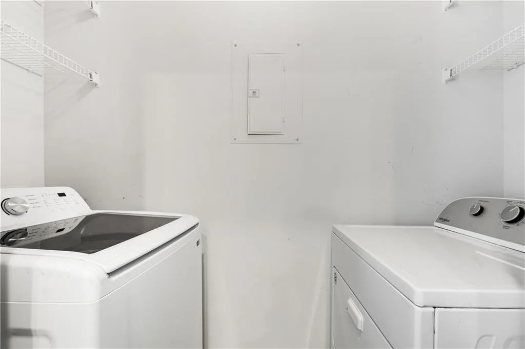 3324 Peachtree Road Ne Unit 1419, Atlanta, Georgia 30326, 2 Bedrooms Bedrooms, ,2 BathroomsBathrooms,Residential,For Sale,3324 Peachtree Road Ne Unit 1419,7637982