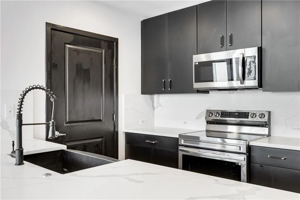 3324 Peachtree Road Ne Unit 1419, Atlanta, Georgia 30326, 2 Bedrooms Bedrooms, ,2 BathroomsBathrooms,Residential,For Sale,3324 Peachtree Road Ne Unit 1419,7637982