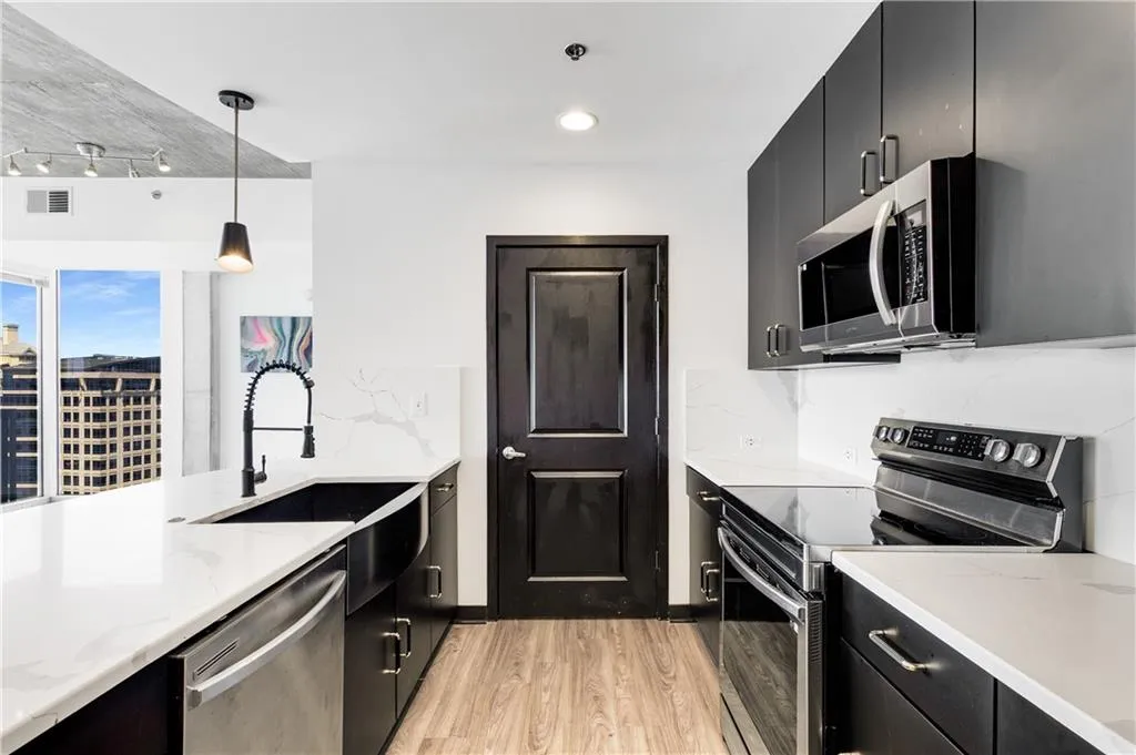3324 Peachtree Road Ne Unit 1419, Atlanta, Georgia 30326, 2 Bedrooms Bedrooms, ,2 BathroomsBathrooms,Residential,For Sale,3324 Peachtree Road Ne Unit 1419,7637982