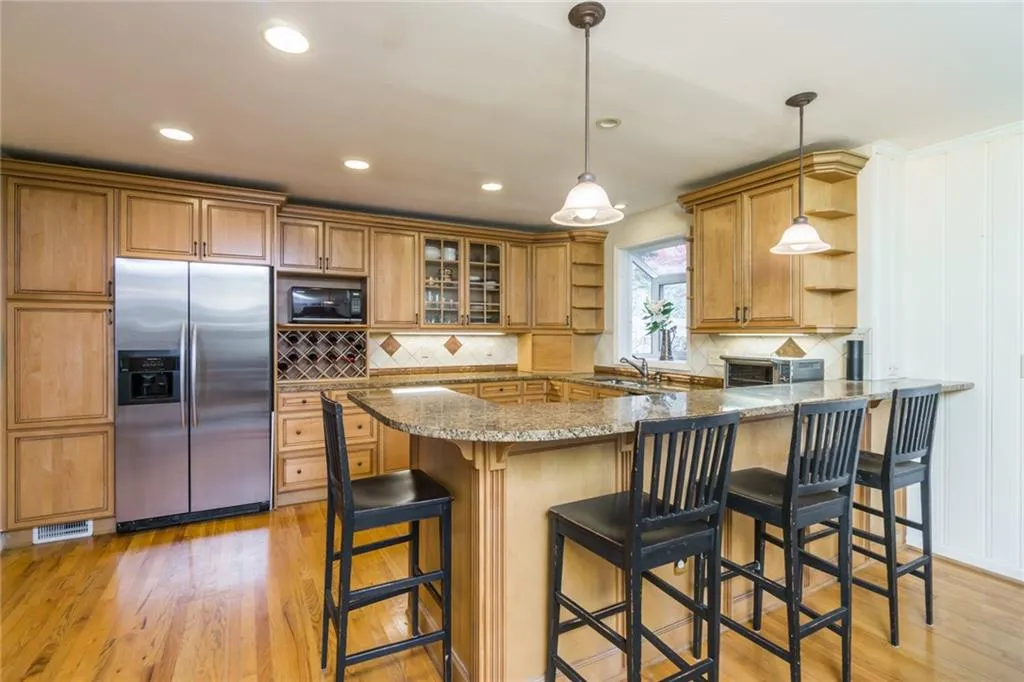 915 Starlight Drive Ne, Sandy Springs, Georgia 30342, 4 Bedrooms Bedrooms, ,3 BathroomsBathrooms,Residential,Sold,915 Starlight Drive Ne,5985578