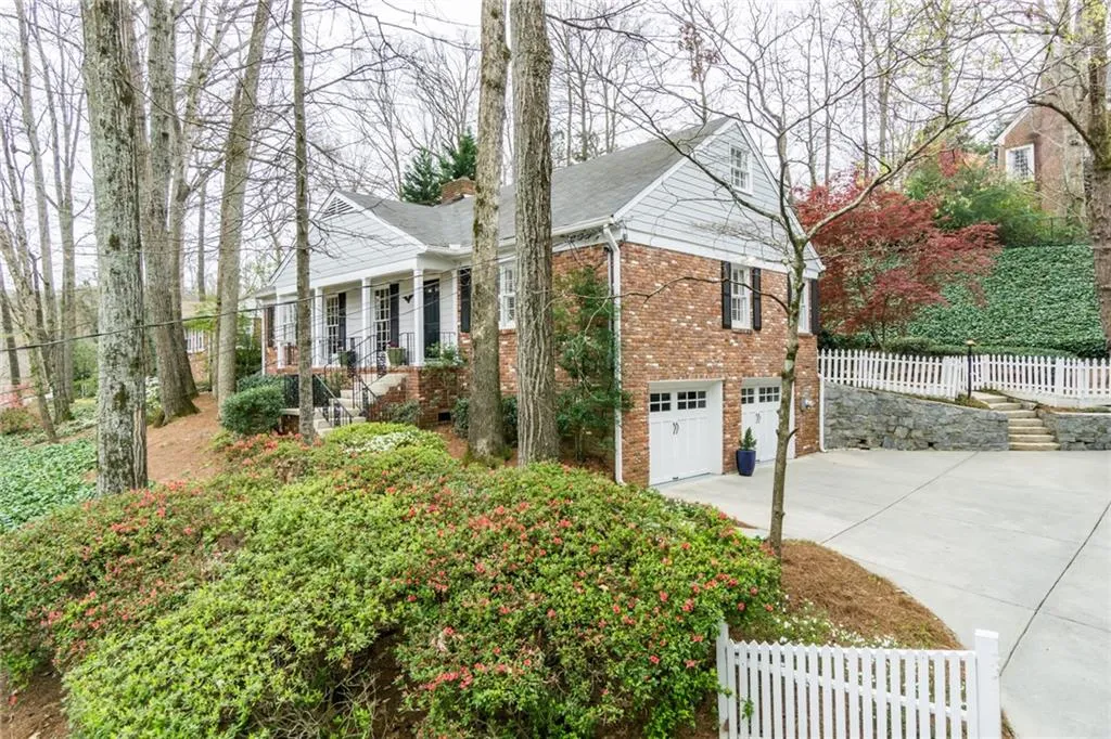 915 Starlight Drive Ne, Sandy Springs, Georgia 30342, 4 Bedrooms Bedrooms, ,3 BathroomsBathrooms,Residential,Sold,915 Starlight Drive Ne,5985578