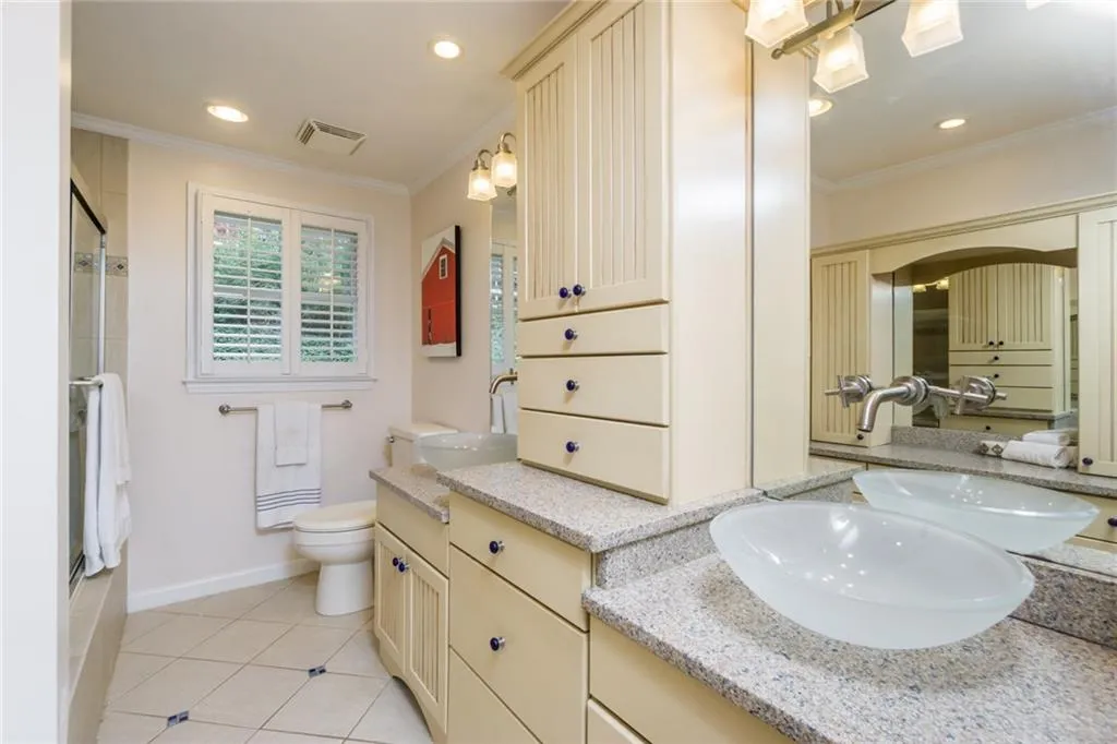 915 Starlight Drive Ne, Sandy Springs, Georgia 30342, 4 Bedrooms Bedrooms, ,3 BathroomsBathrooms,Residential,Sold,915 Starlight Drive Ne,5985578