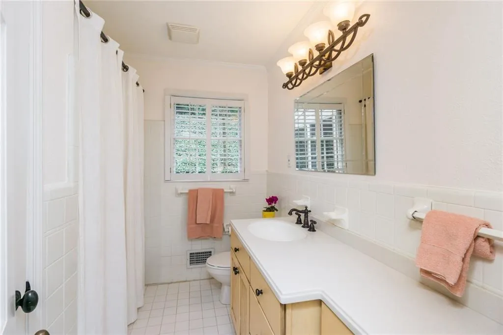 915 Starlight Drive Ne, Sandy Springs, Georgia 30342, 4 Bedrooms Bedrooms, ,3 BathroomsBathrooms,Residential,Sold,915 Starlight Drive Ne,5985578